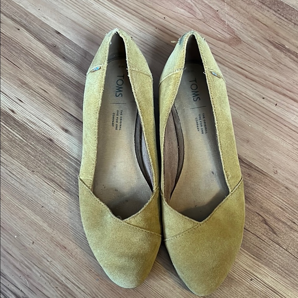 TOMS Women's Yellow Suede Flats